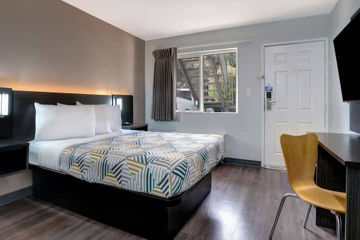 Room 11 of 27