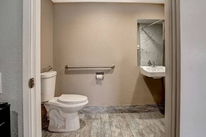 Room 18 of 27