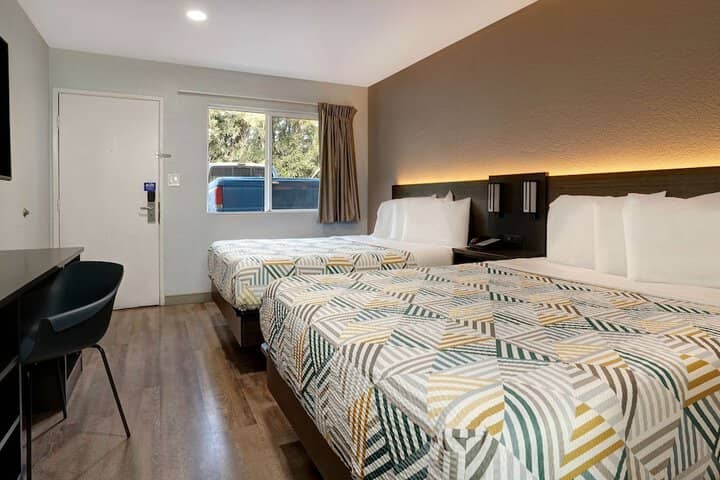 Room 13 of 27