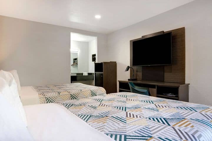 Room 14 of 27