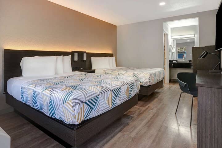 Room 15 of 27