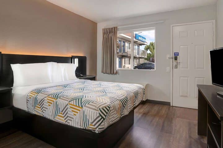 Room 8 of 27